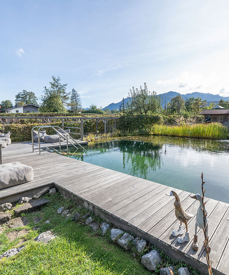 Landhaus-Benediktenhof-Arzbach-Schwimmteich-im-Sommer Landhaus-Benediktenhof-Arzbach-Schwimmteich-im-Sommer