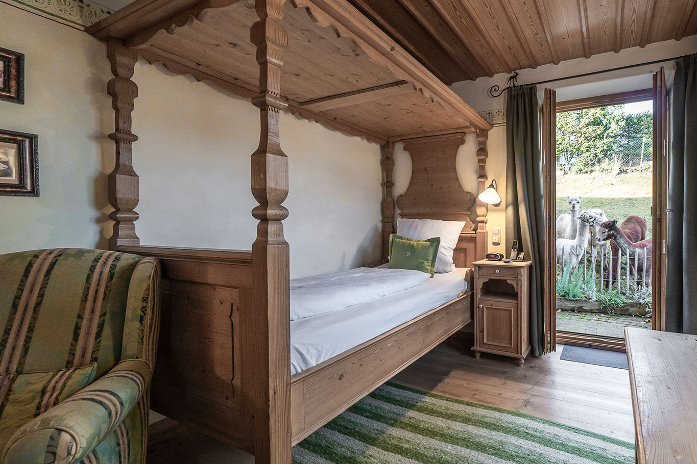 Landhaus-Benediktenhof-Zimmerkategorie-Einzelzimmer Landhaus-Benediktenhof-Zimmerkategorie-Einzelzimmer